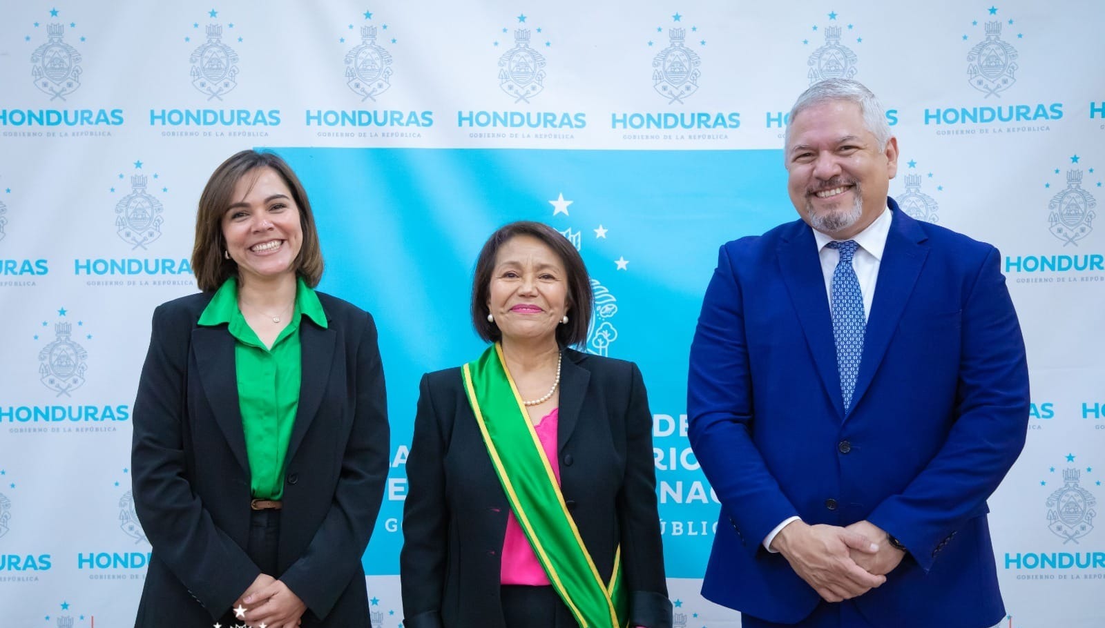Gobierno otorga Condecoración de la Orden José Cecilio del Valle en el Grado de “Gran Cruz Placa de Plata” a la Embajadora del Ecuador en Honduras